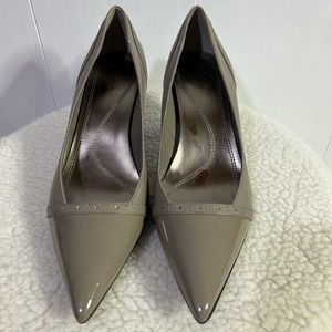 Tahari Heels Gray Taupe size 8 M